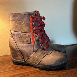 Sorel wedge boots size 7.5